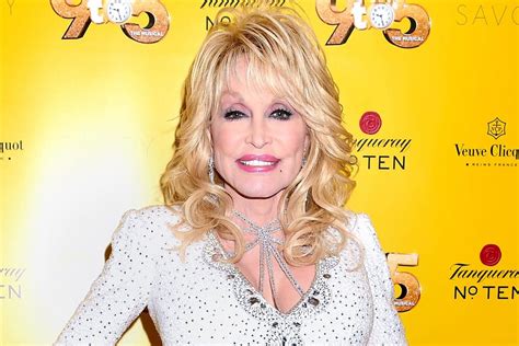 Dolly Parton Says She Didnt Want to Do Naked Photoshoot for。